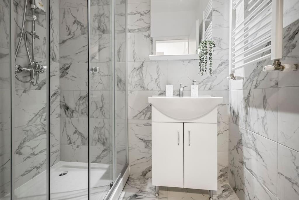 Apartament Grand Arena Bucureşti